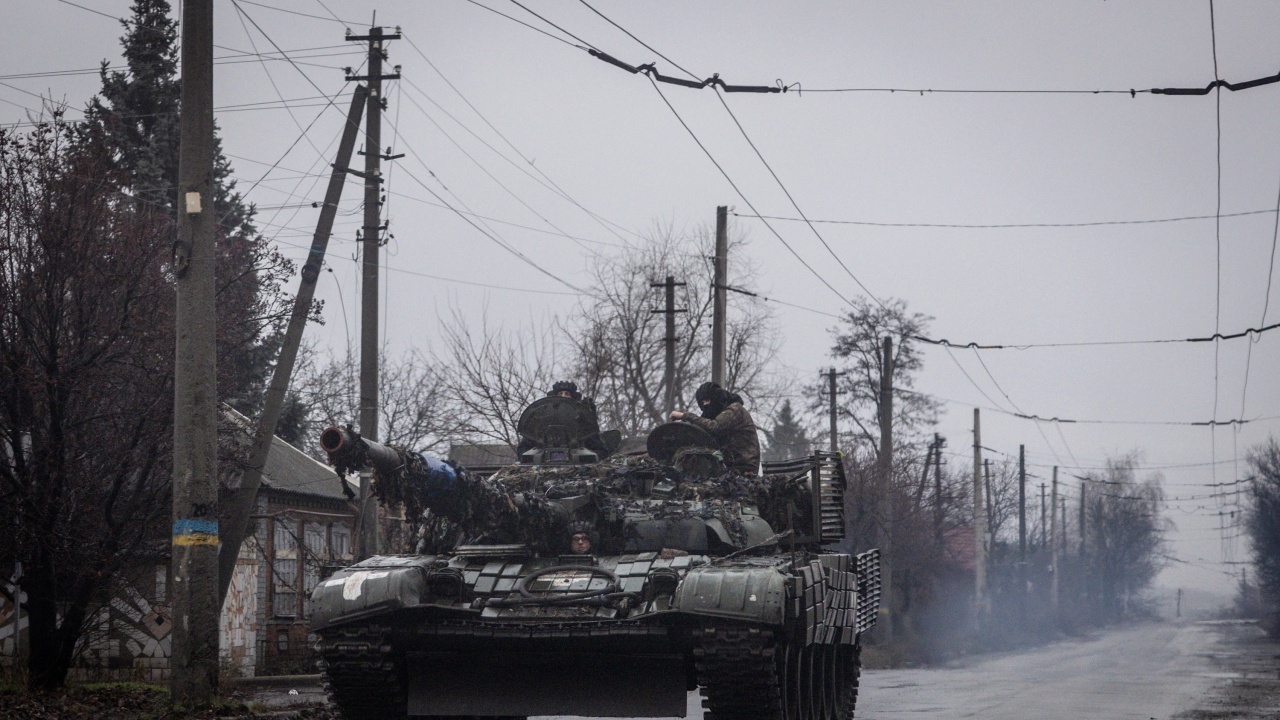 Украйна е започнала да произвежда снаряди за танкове от съветско време