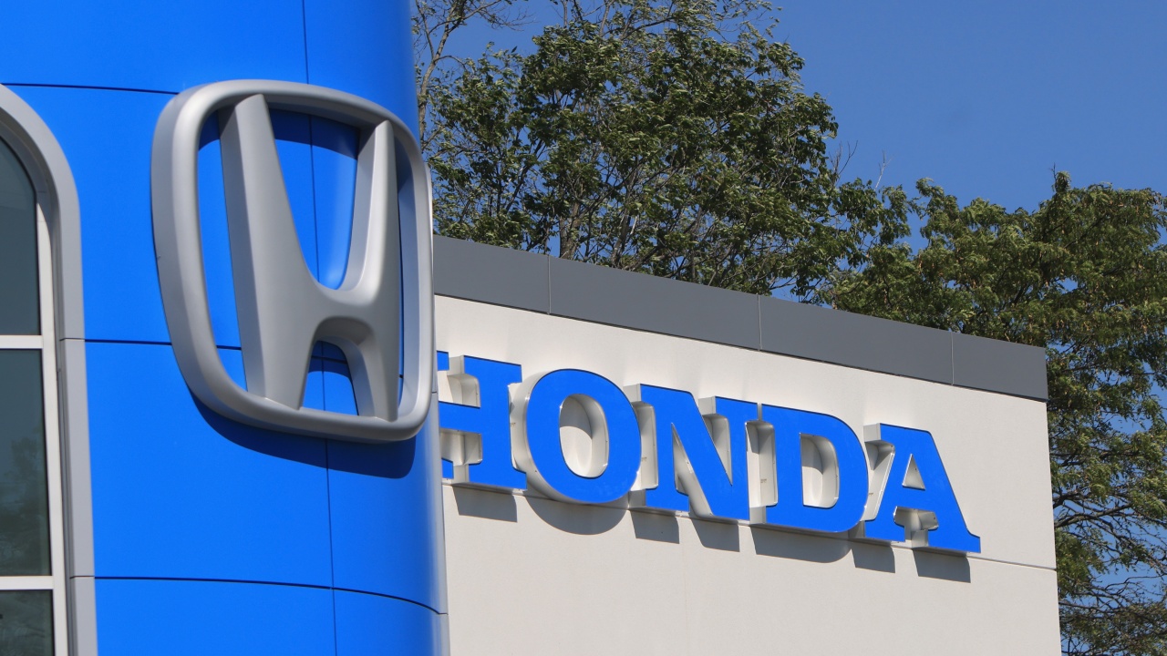"Хонда" изтегля 500 000 превозни средства от САЩ и Канада поради проблеми с предпазните колани