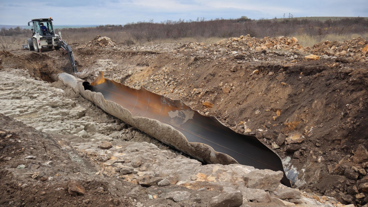 Багер спука газопровод в Пловдив, изтича газ под налягане