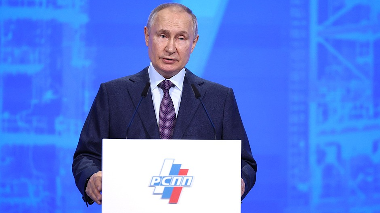 Путин събра най-богатите руснаци и ги призова да инвестират в Русия, за да се противодейства на западните санкции