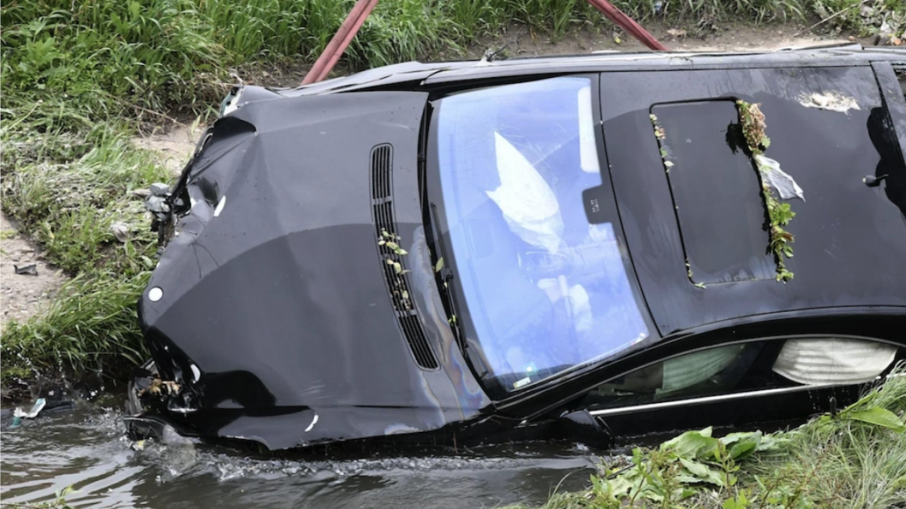 Пиян шофьор падна с колата си в коритото на река Боклуджа