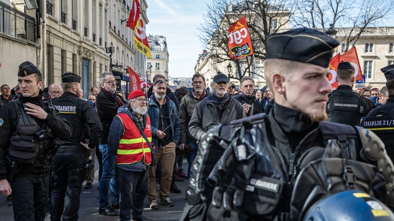 Над 300 задържани при протестите във Франция