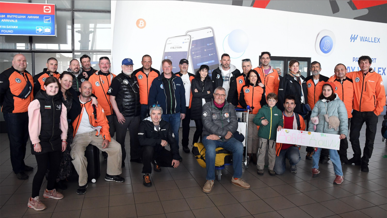 Последната група участници в 31-ата национална антарктическа експедиция се завърна