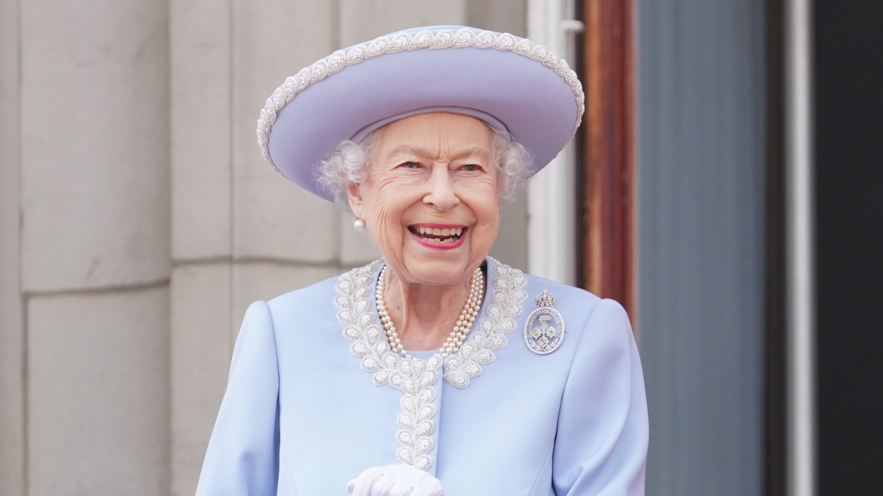 Покойната британска кралица Елизабет II беше почетена от сина си крал на