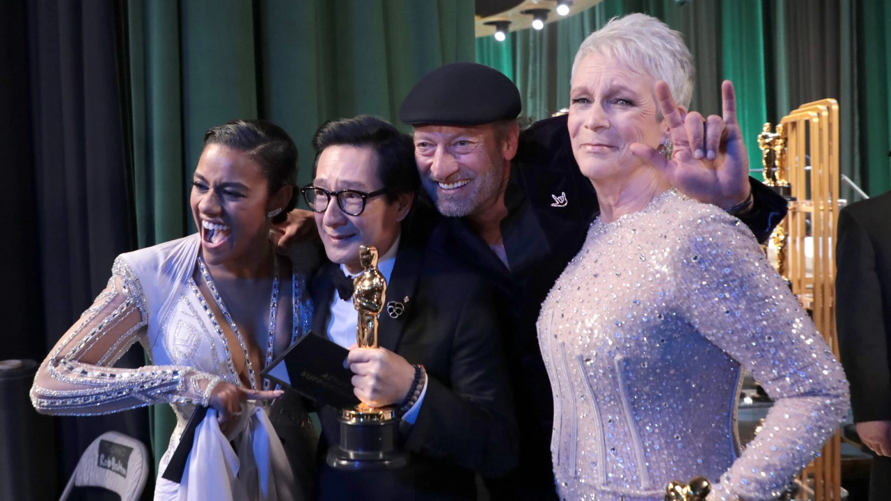 Безапелационният победител на тазгодишните Оскари – научнофантастичната комедийна драма Всичко