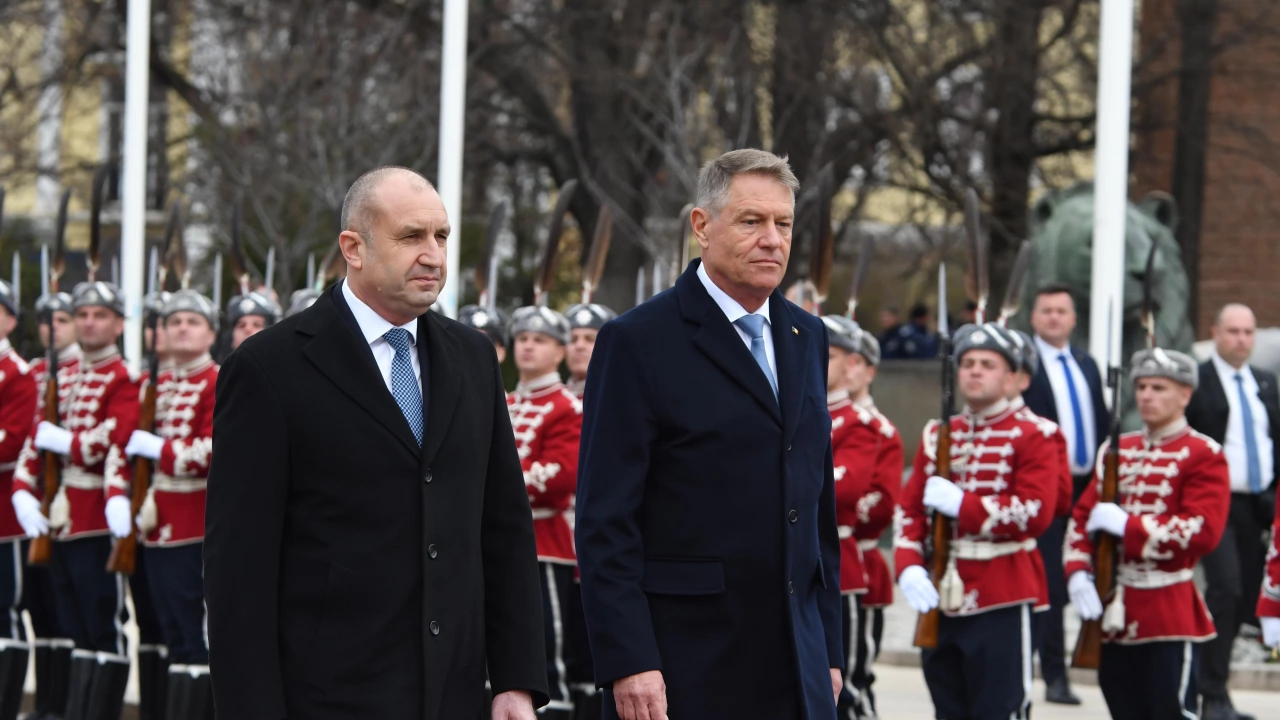 Президентът и държавният глава на Румъния Клаус Йоханис отдадоха почит