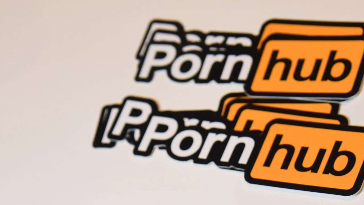 Популярният сайт за възрастни Pornhub премахна рекламата на частната руска
