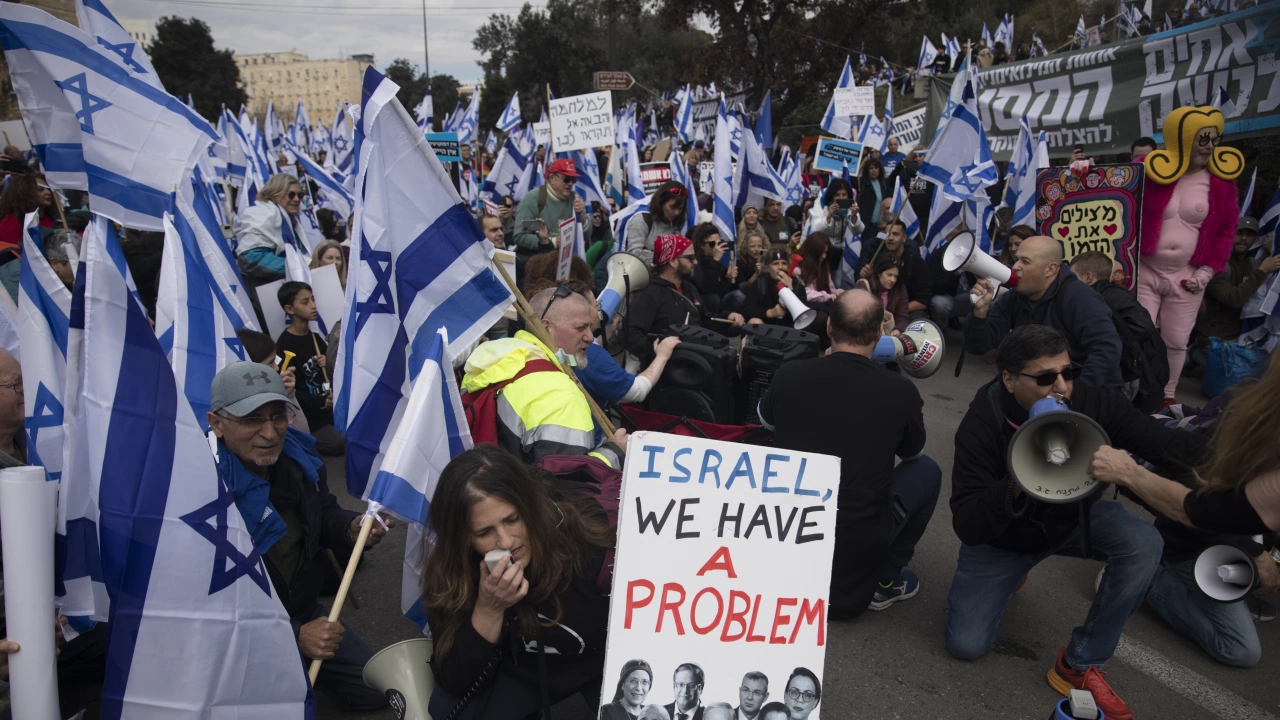 Докато премиерът на Израел Бенямин Нетаняху е в Берлин за