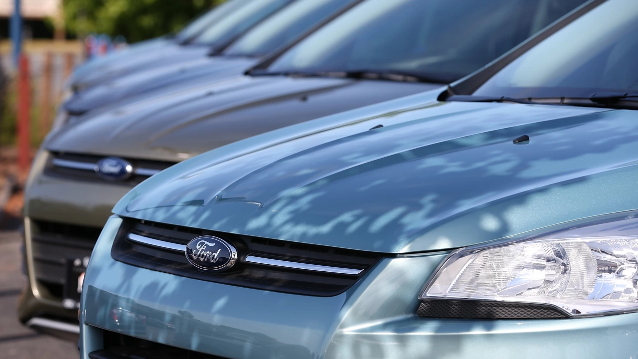 Американският автомобилостроител Форд обяви че изтегля над 1 5 милиона автомобила