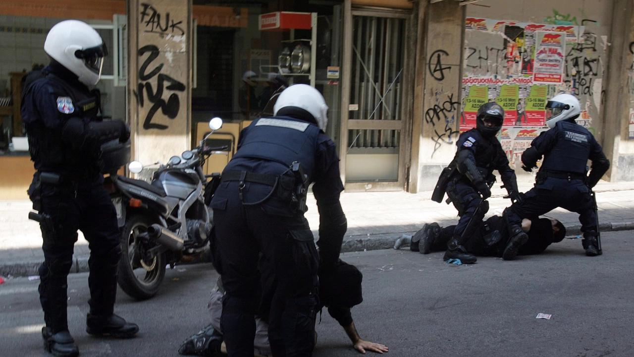 Полицията в Гърция разкри схема за внос на нелегален алкохол