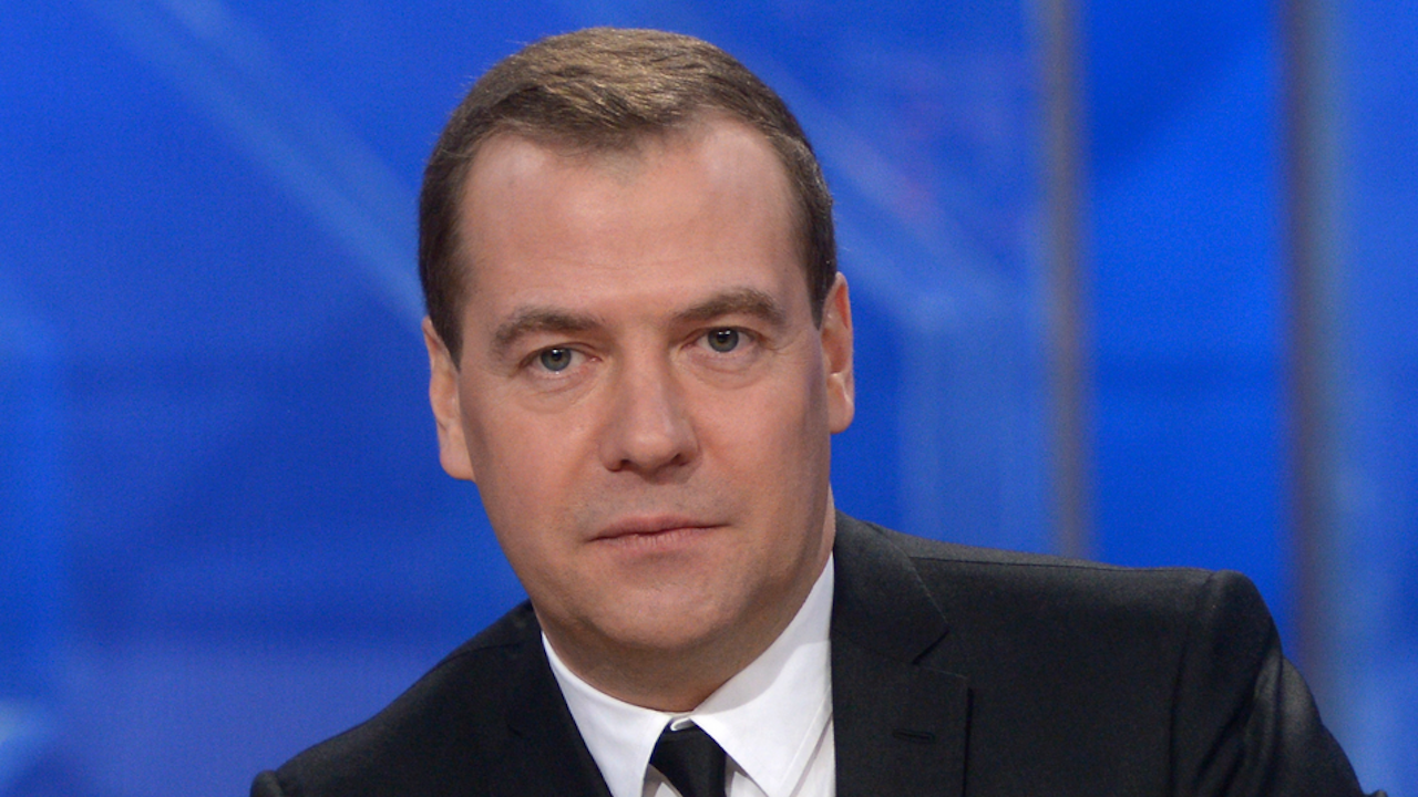 Медведев заплаши с ракети Хага: Поглеждайте към небето