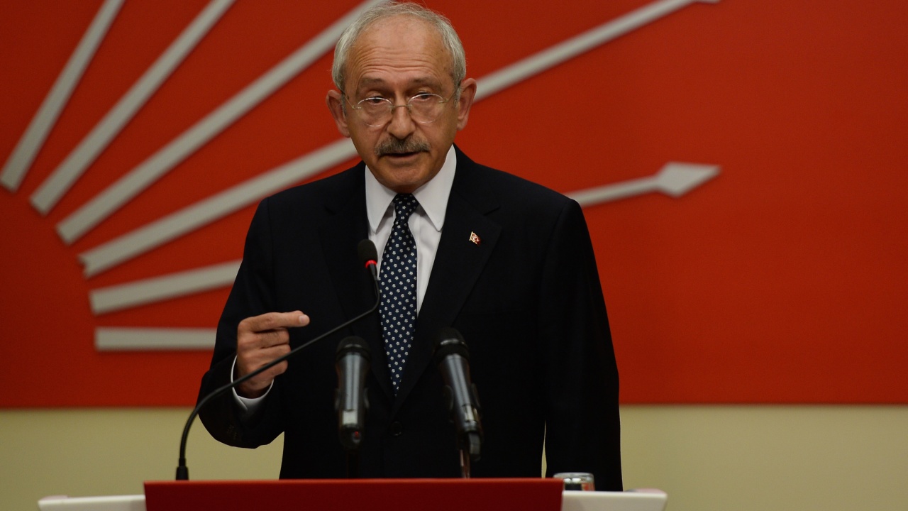 Лидерът на най-голямата опозиционна сила в Турция се срещна с ръководителите на прокюрдска партия