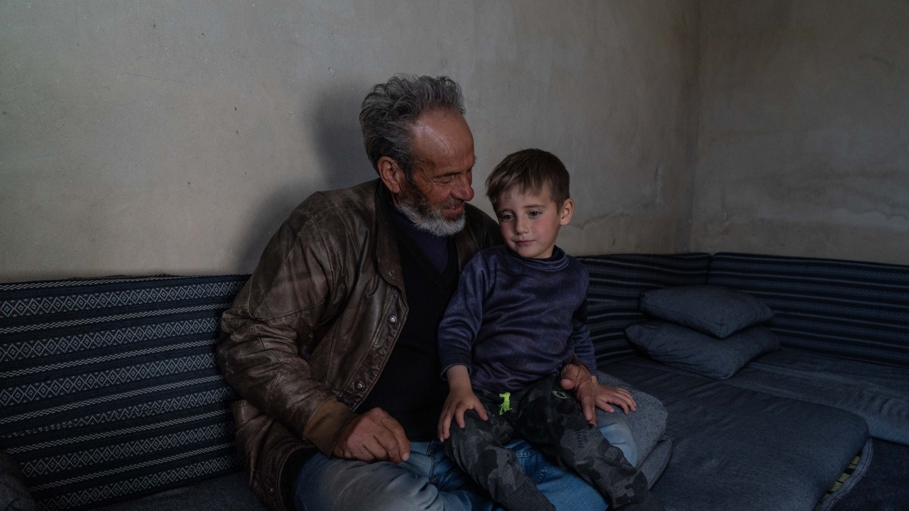 Над 1700 деца се събраха със семействата си след  земетресенията в Турция