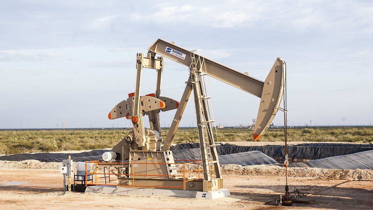 Петролът на ОПЕК се срина под 71 долара за барел