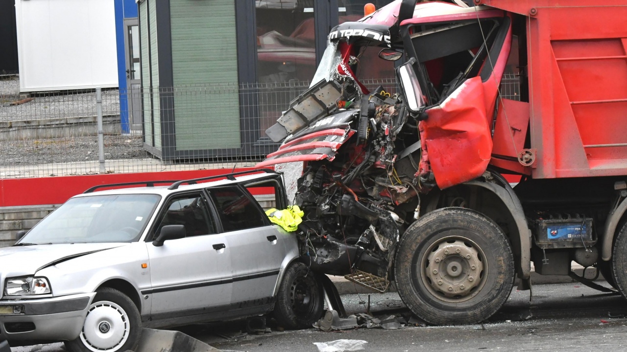 Двама пострадали при верижна катастрофа в Плевенско