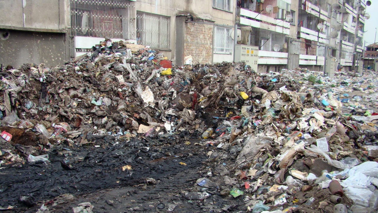 Защо боклуци зариват "Столипиново" в Пловдив?