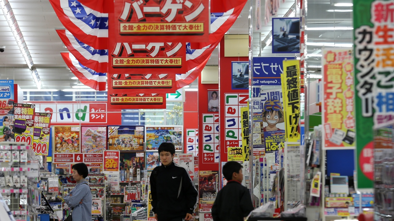 Основната инфлация в Япония се забавя за първи път от 13 месеца