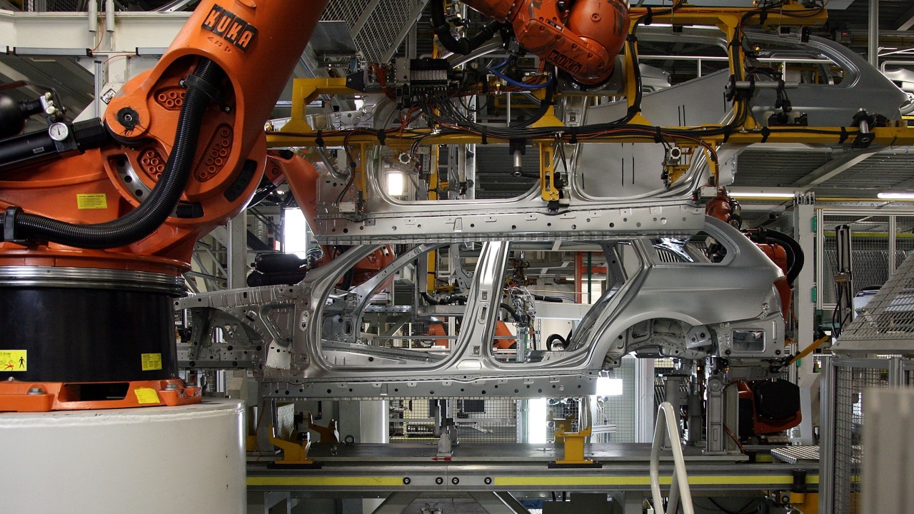 Една трета от индустриалните роботи по света работят в автомобилостроенето