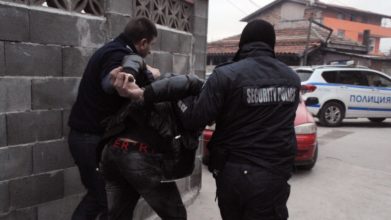Полицейска акция във Варненско: Над 60 души са арестувани