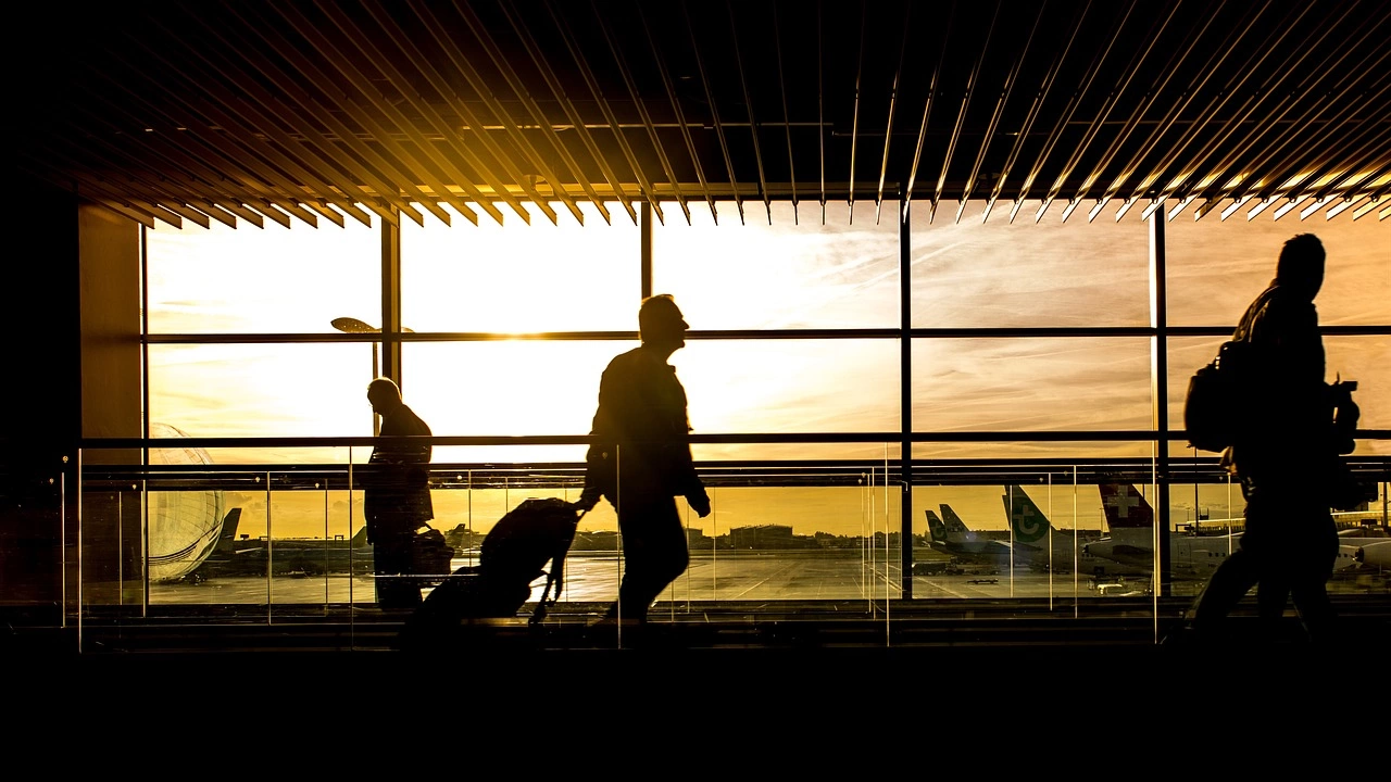 Пътуващите по гръцките летища са с 51 процента повече през