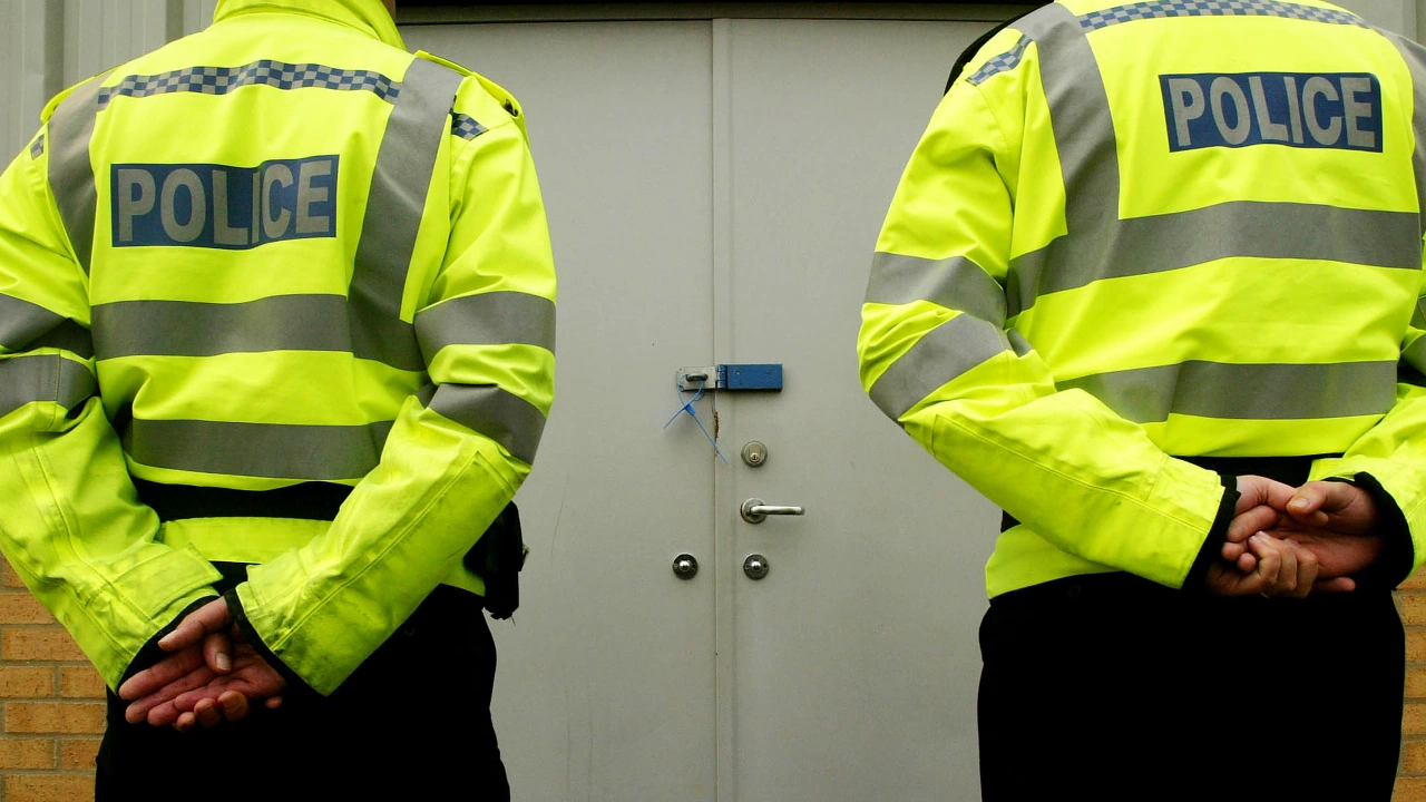 Служителка в лондонската полиция е била многократно изнасилена от колега а