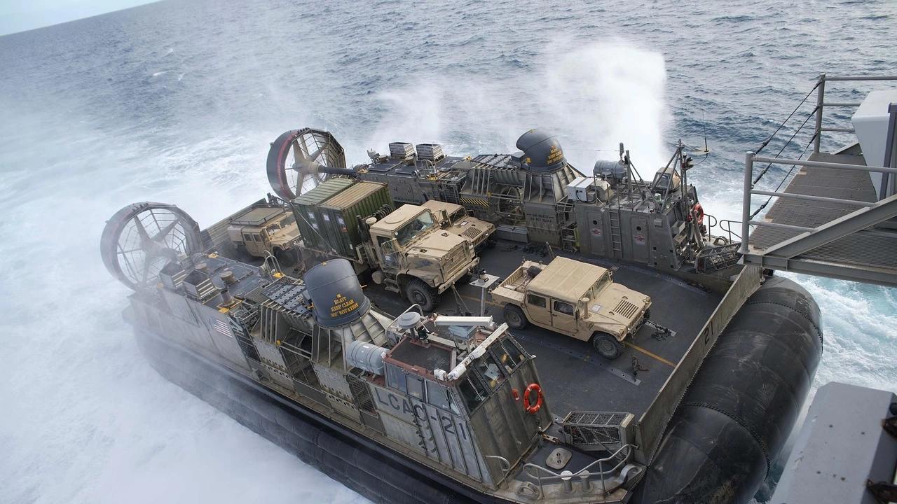 Десантен кораб амфибия от военноморските сили на САЩ е пристигнал край