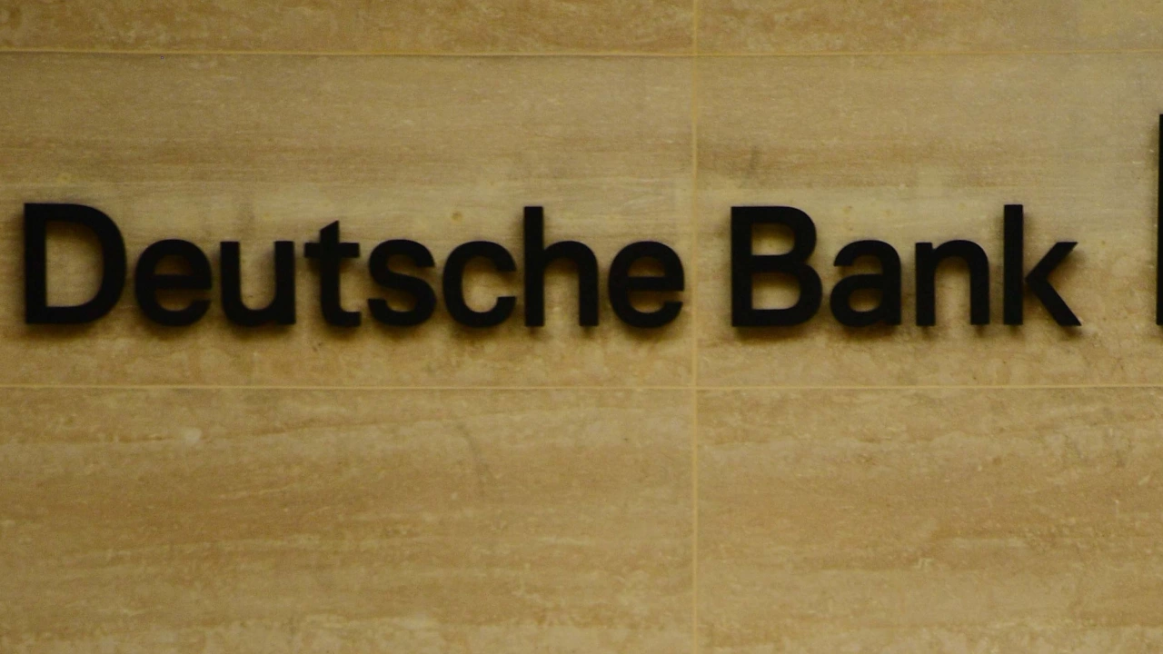 Цената на акциите на германската банка Дойче банк Deutsche Bank