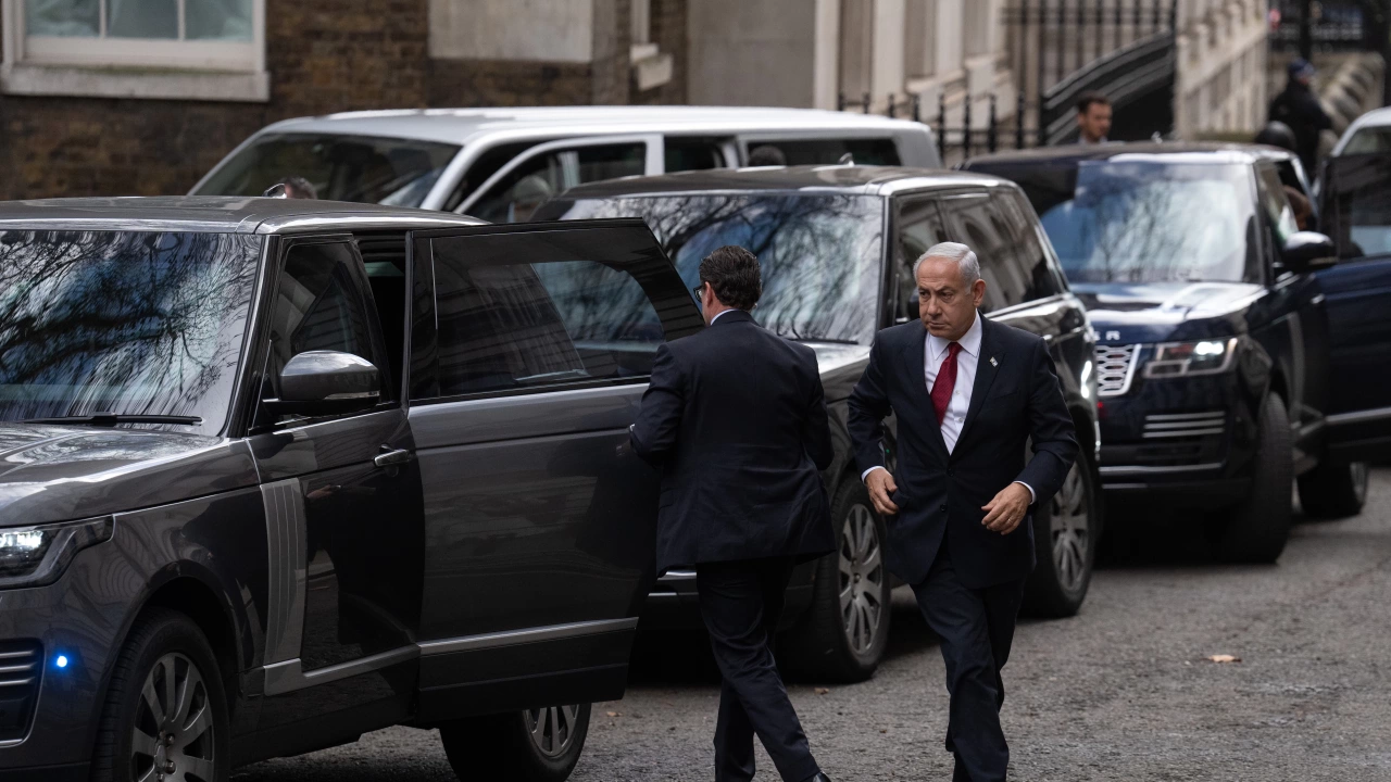 Израелският премиер Бенямин Нетаняху бе посрещнат днес от освиркването на