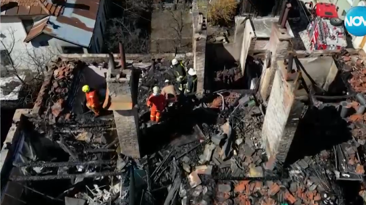 Пожар избухна в жилищна сграда в Чепеларе миналата нощ. Наложи