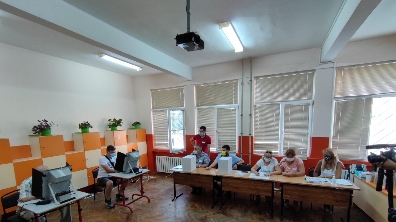 В 156 секционни избирателни комисии (СИК) в област Перник ще