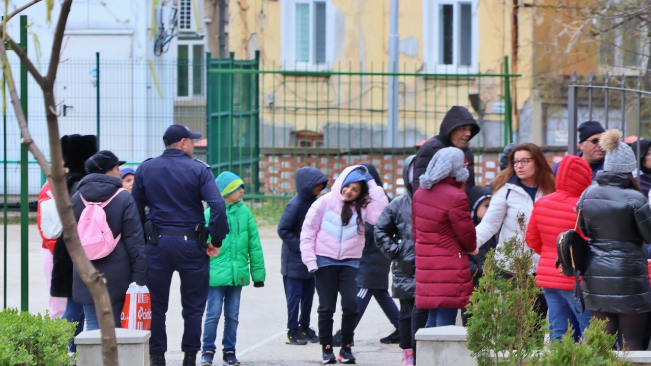 Сигнали за бомби и в училища в Сливен и Плевен