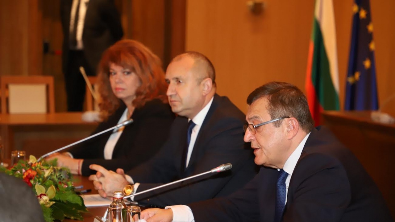 Министър Пенов: Ще предложим промени в учебните програми