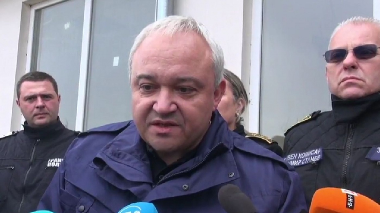 Демерджиев коментира заплахите за бомби в училищата и разкри коя е водещата версия