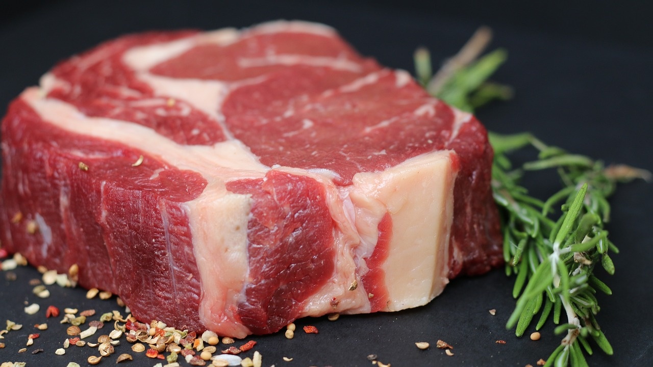 Япония вдига 20-годишните ограничения за преработено говеждо месо от Канада