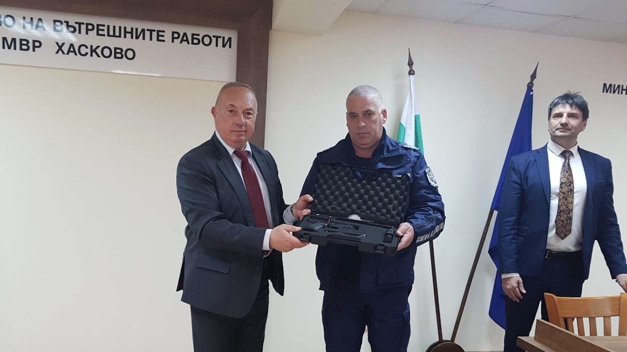 Полицаи от ОД на МВР - Хасково получиха нови служебни пистолети