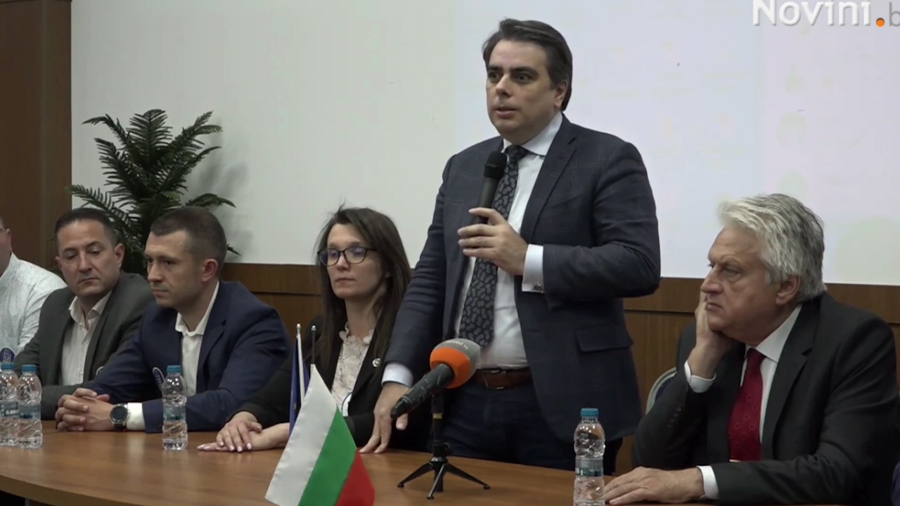 Асен Василев: Повече хора трябва да поискат България да стане една нормална европейска държава