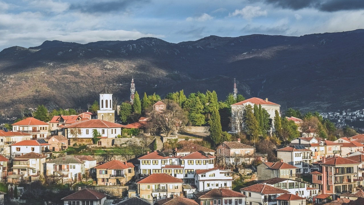Властите в Северна Македония заличиха и българския клуб "Цар Борис III" в Охрид