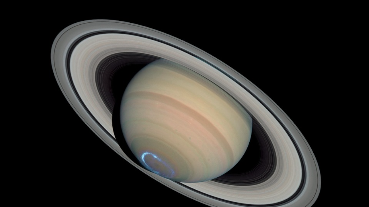 Пръстените на Сатурн нагряват атмосферата му