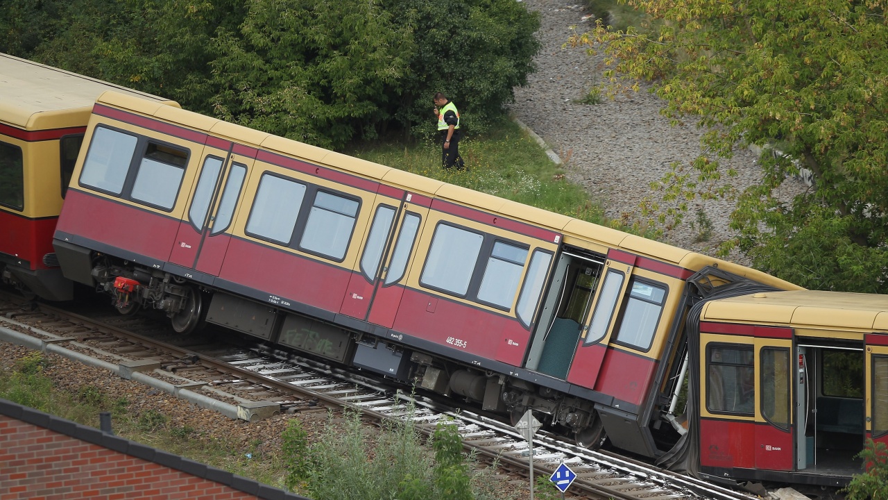Два влака дерайлираха в Швейцария