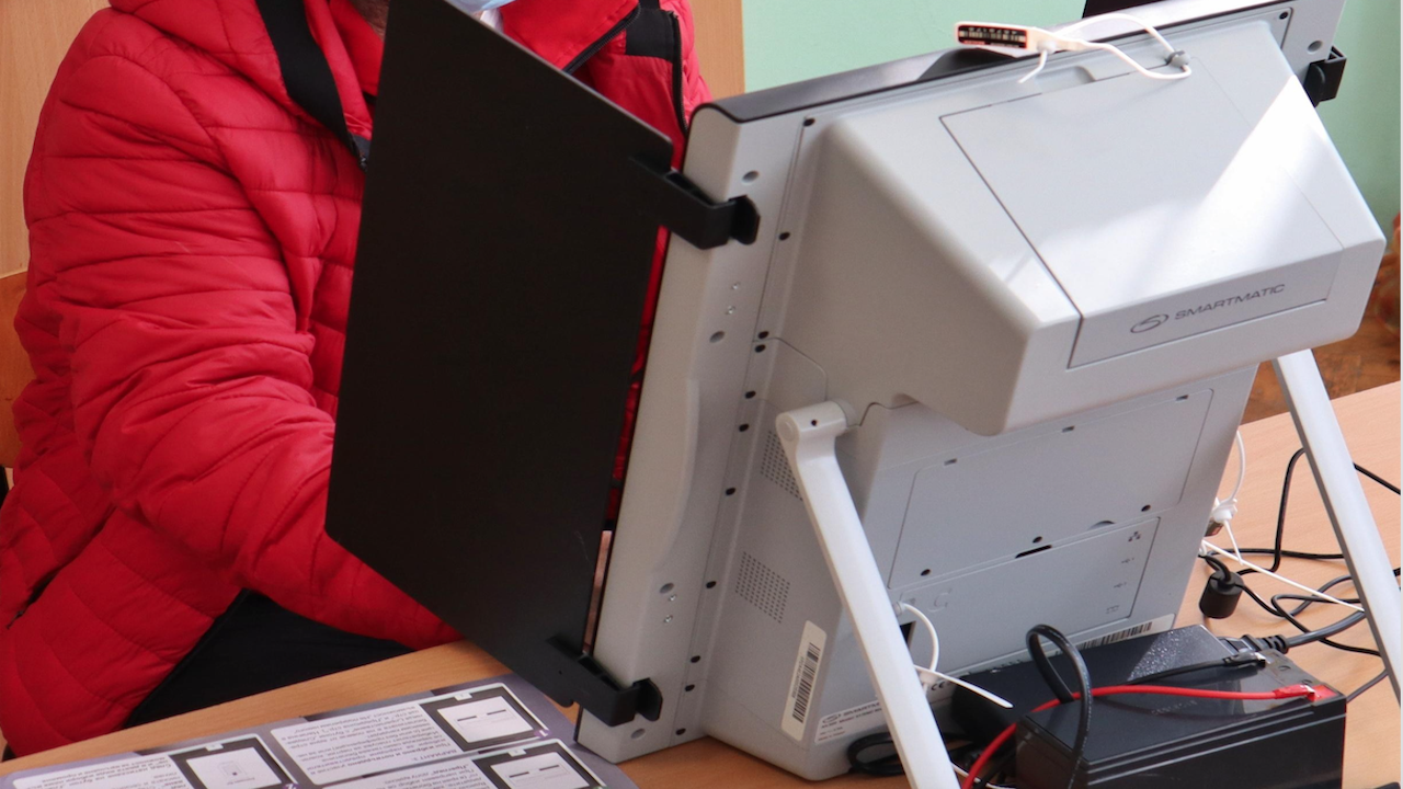 Девет машини за гласуване в 29 МИР - Хасково не работят