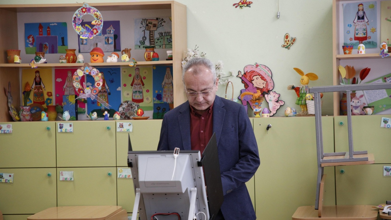 Гълъб Донев: Гласувах избирателите и избраните да са на една страна
