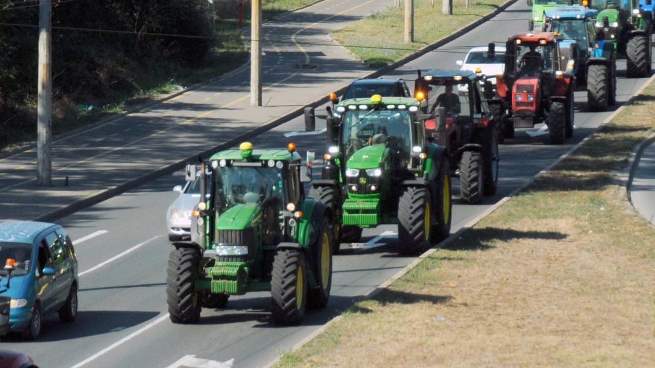 Зърнопроизводители от Дупница протестираха на автомагистрала "Струма"