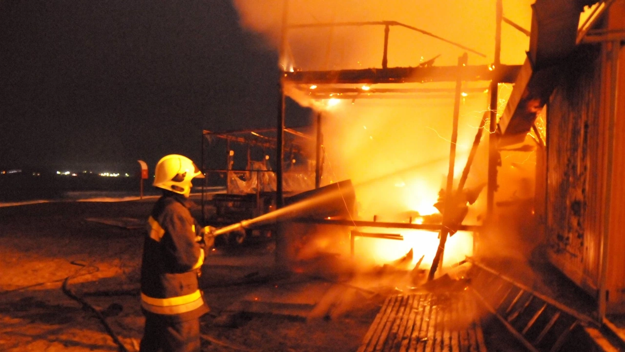 Пожар остави 14 души без дом в Чепеларе.
Огънят се е