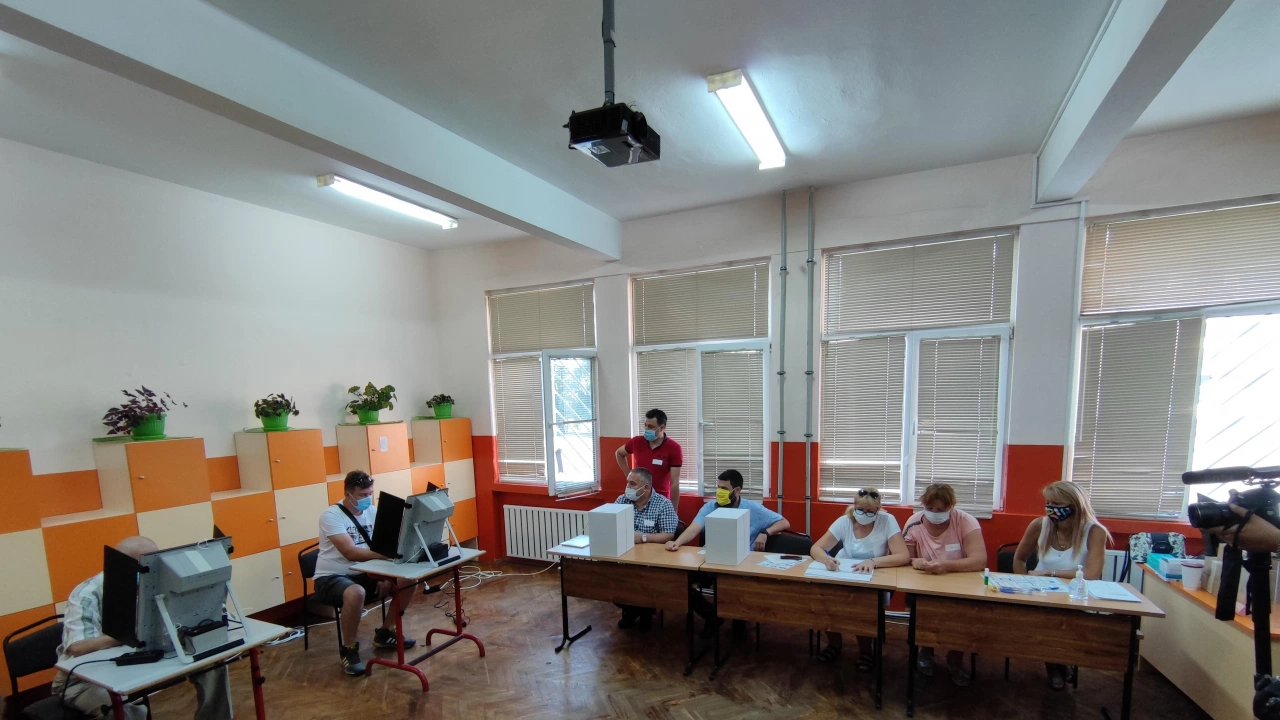 В 156 секционни избирателни комисии СИК в област Перник ще