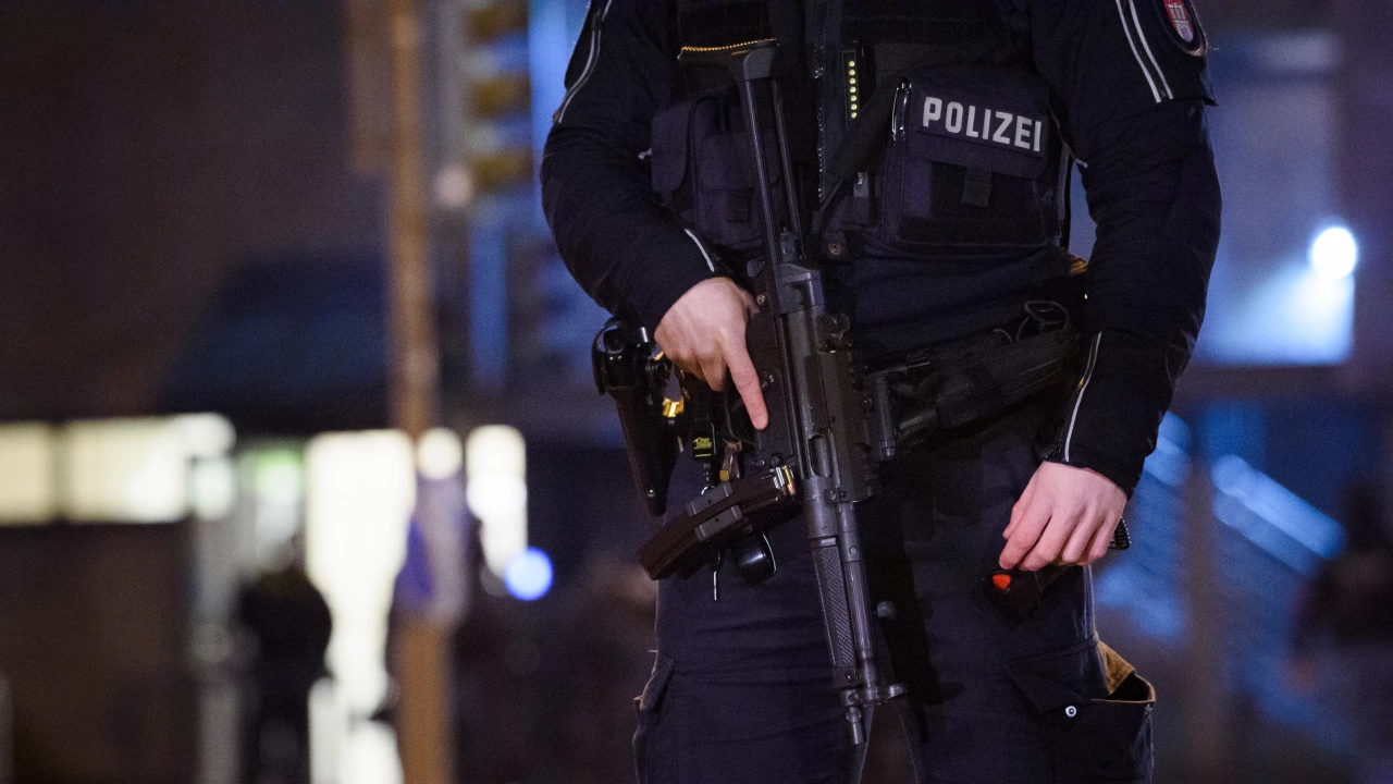 Белгийската полиция арестува 8 души по подозрение че са подготвяли