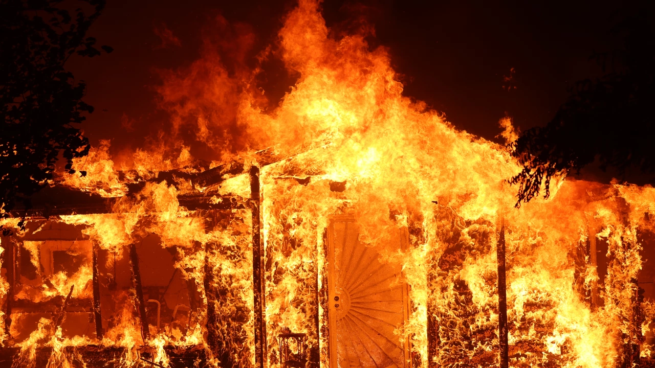 Голям пожар избухна в жилищна кооперация във Варна предава Нова тв
Един