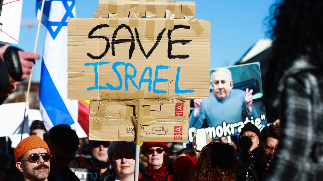 Протестите срещу израелската съдебна реформа не отслабват въпреки че премиерът