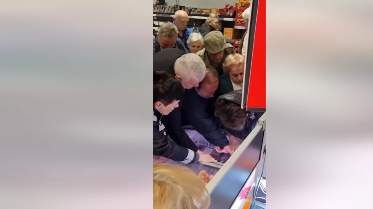 Хаос и бой между пенсионери в супермаркет на известна верига
