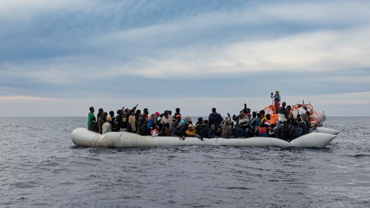 Кораб линейка нает от неправителствената организация SOS Mediterranee спаси