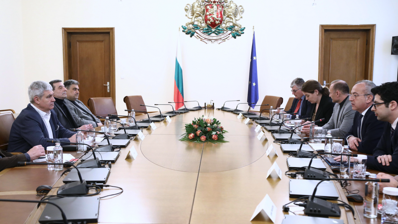 Премиерът Донев проведе среща с ръководствата на КНСБ и КТ  „Подкрепа“
